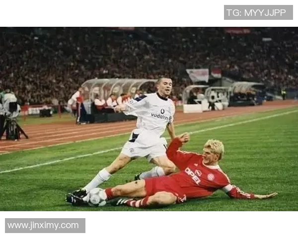 伪装成足球球星的神秘人物揭秘 跨越体育与娱乐的边界挑战