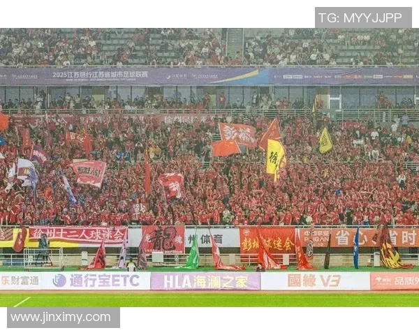 足球传奇告别时刻 十大球星挥别绿茵场的感人瞬间